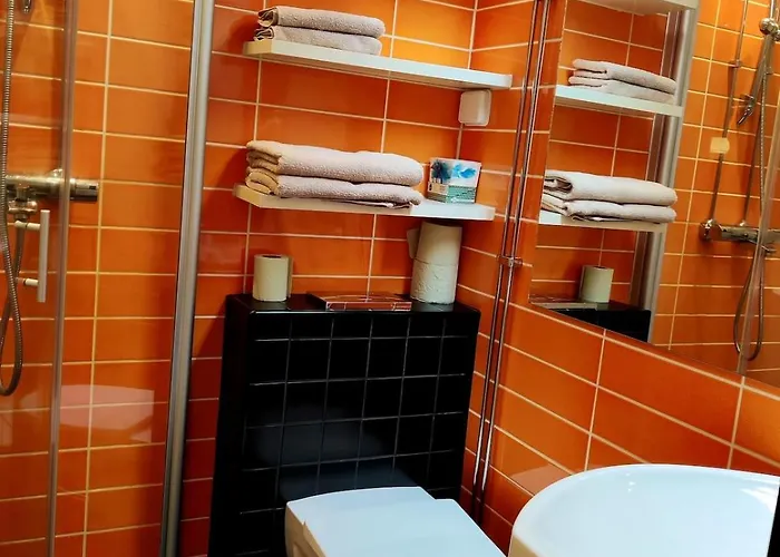 Spacious And Bright 2 Bedroom アパート